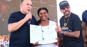Prefeito Sandro Mabel realiza entrega de 100 escrituras no Residencial Albino Boaventura e região